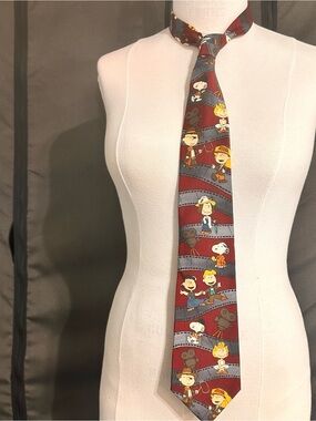 Peanuts Cartoon Novelty Tie in Burgundy and Gray